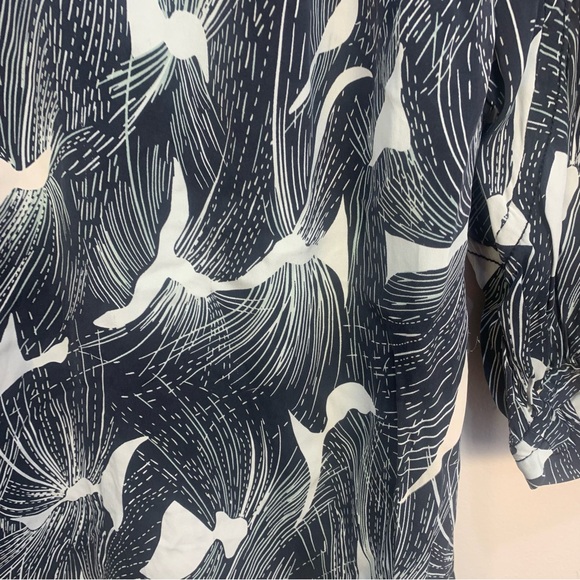 Diane Von Furstenberg Cahil 100% Silk Printed V Neck Blouse - Picture 4 of 13